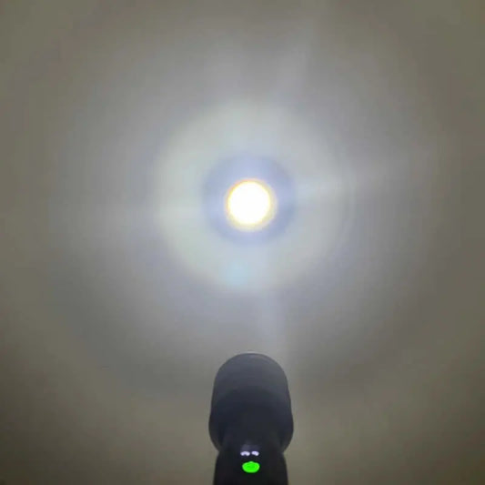 Helius KS008 | Zoomable Power Display Flashlight