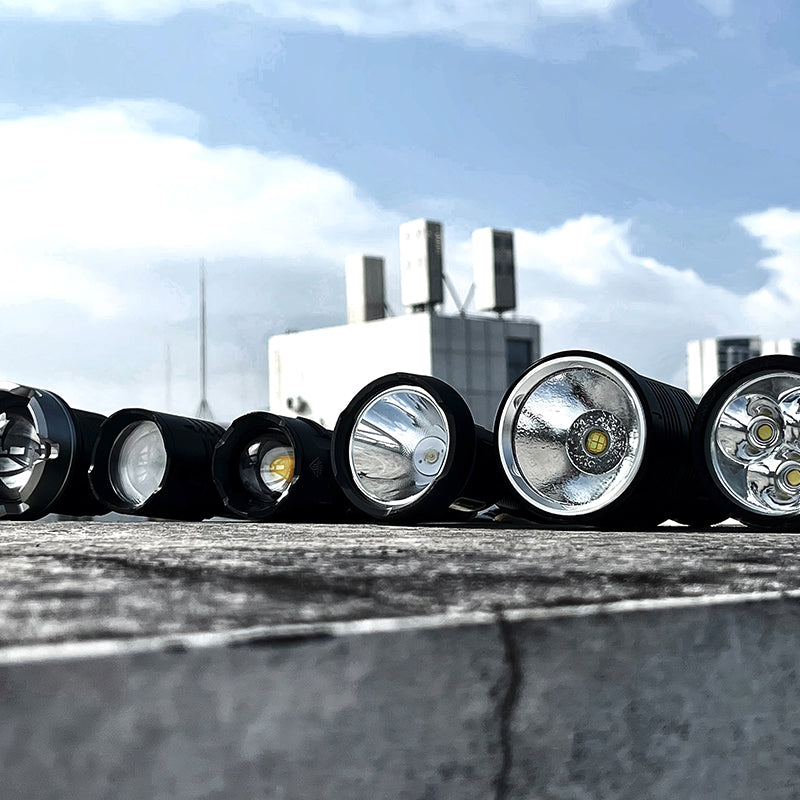 How do I choose a flashlight for daily use?
