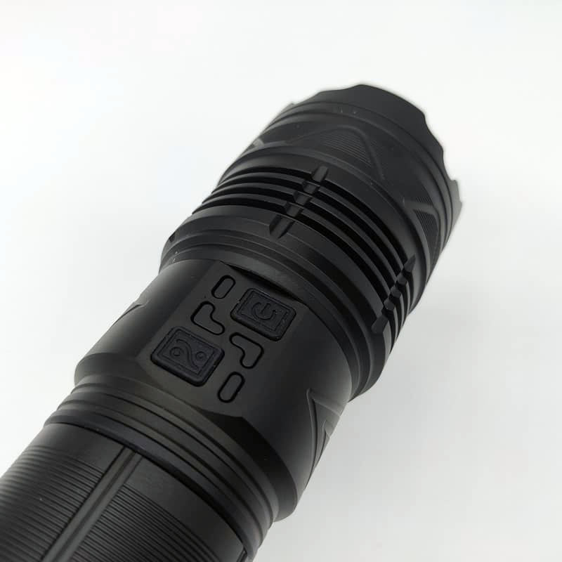 G500 | 2000 Lumens 30W LED Zoomable Flashlight G500